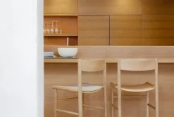 Nikari Akademia High, barstol, 65 cm, lackad ek