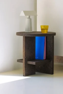 Nine Tee sidobord, runt, rökt kork