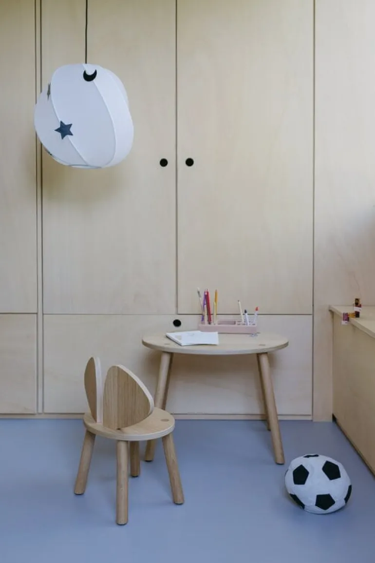 Nofred Mouse bord, lågt, lackerad ek