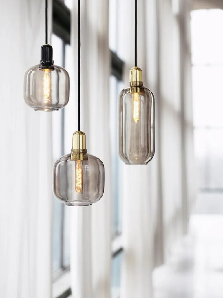 Normann Copenhagen Amp lampa, liten, rök - mässing