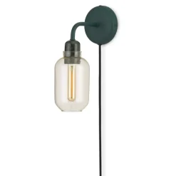 Normann Copenhagen Amp vägglampa, guld - grön