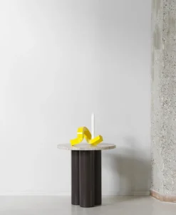 Normann Copenhagen Crooked One, ljusstake, gul