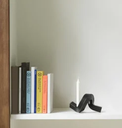 Normann Copenhagen Crooked One, ljusstake, brons