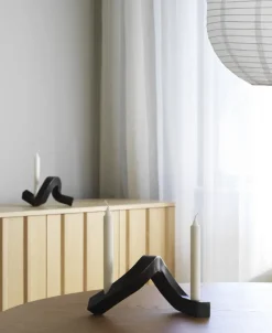 Normann Copenhagen Crooked One, ljusstake, brons