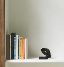 Normann Copenhagen Crooked One, ljusstake, brons