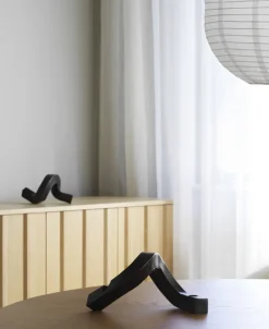 Normann Copenhagen Crooked One, ljusstake, brons