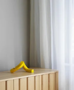 Normann Copenhagen Crooked Two, ljusstake, gul