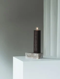 Normann Copenhagen Even ljusstake, silvertravertin