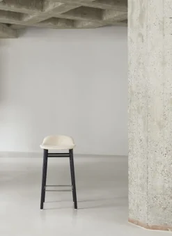 Normann Copenhagen Form barstol, 65 cm, svart ek - Main Line Flax 20