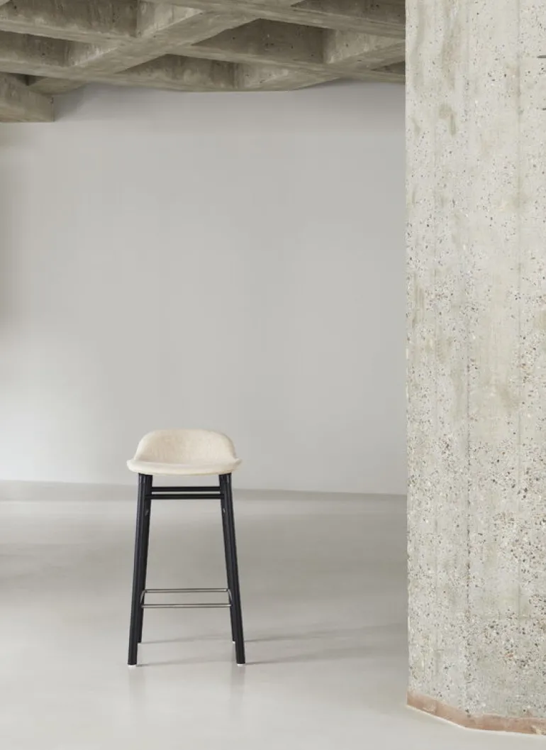 Normann Copenhagen Form barstol, 65 cm, svart ek - Main Line Flax 20