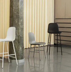 Normann Copenhagen Form barstol 65 cm, stålfot, vit
