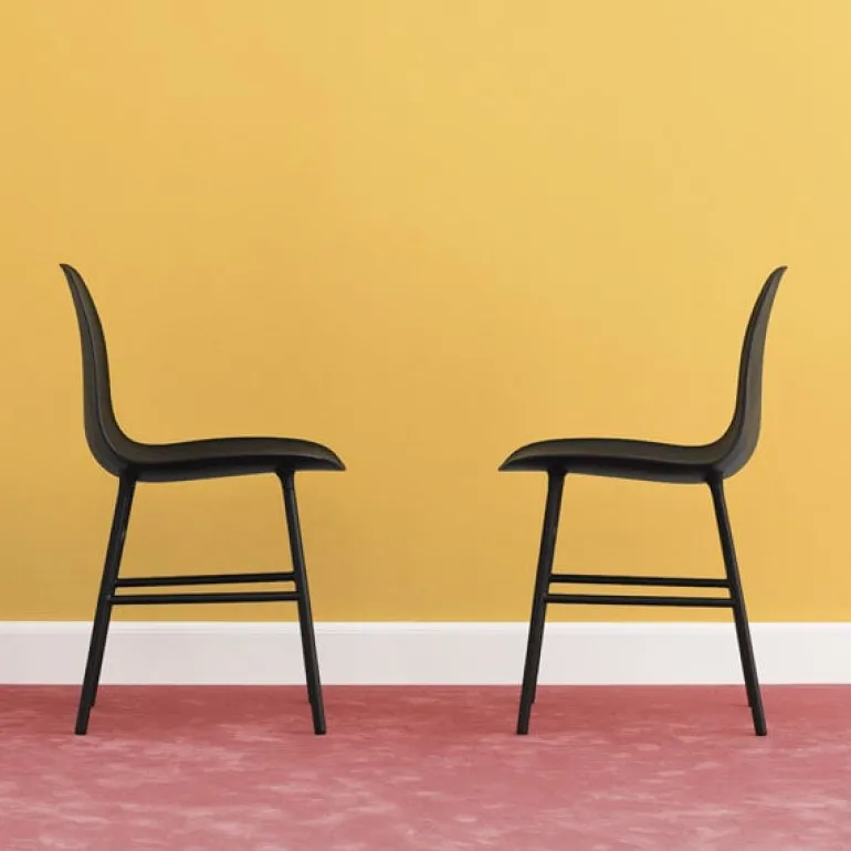 Normann Copenhagen Form stol, stålram, svart