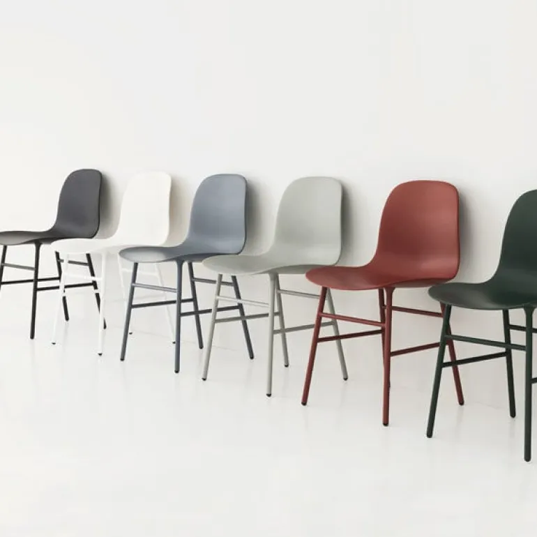 Normann Copenhagen Form stol, stålram, svart