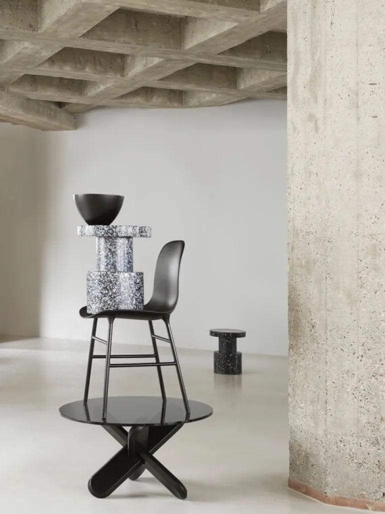 Normann Copenhagen Form stol, svart stål - Synergy 16