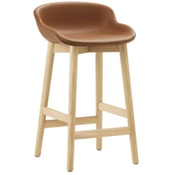 Normann Copenhagen Hyg barstol, 65 cm, ek - brandy läder Ultra