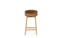 Normann Copenhagen Hyg barstol, 65 cm, ek - brandy läder Ultra