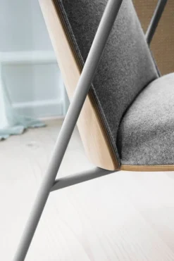 Normann Copenhagen Pad låg fåtölj grå stål - ek - Synergy LDS 16