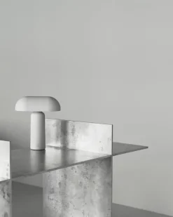 Normann Copenhagen Porta bärbar bordslampa, grå