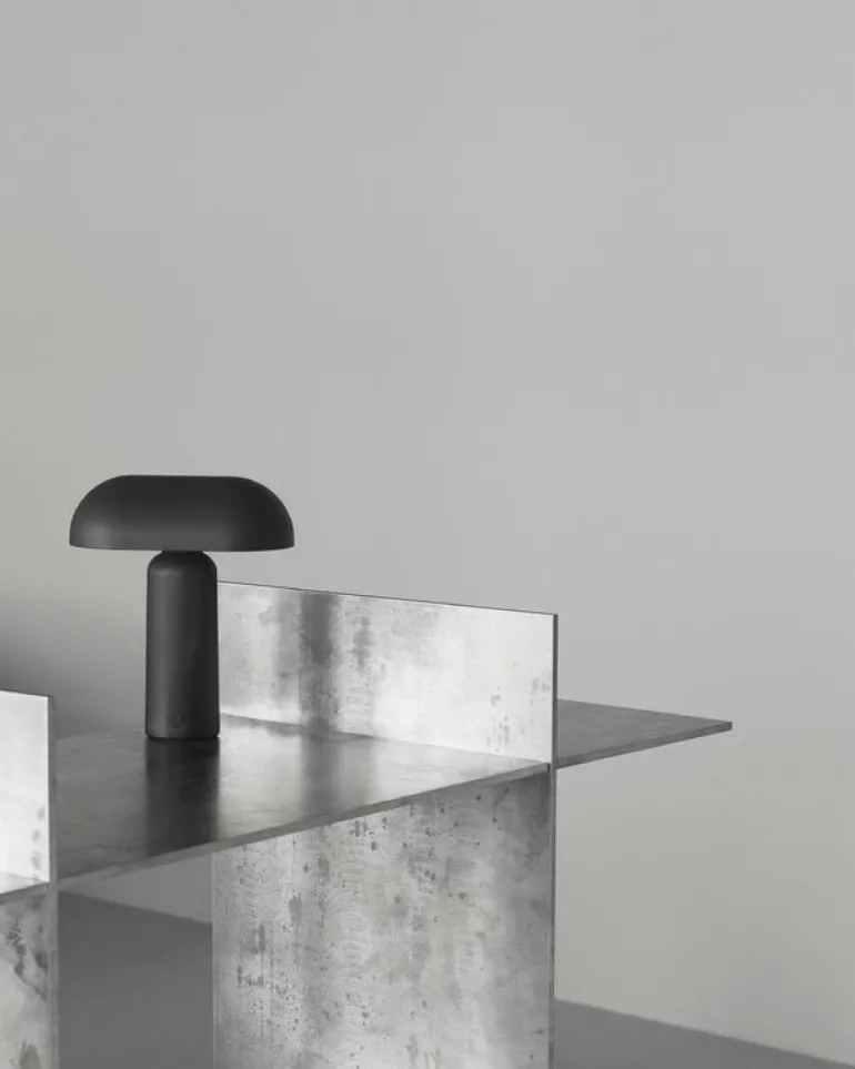 Normann Copenhagen Porta bärbar bordslampa, svart