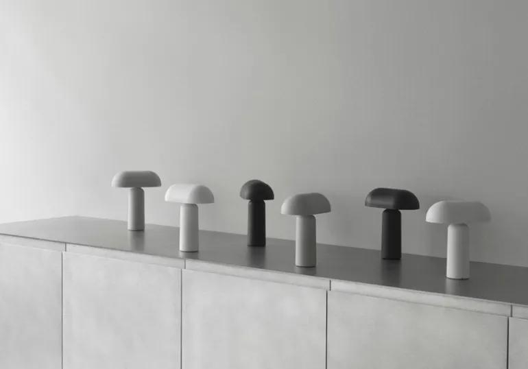 Normann Copenhagen Porta bärbar bordslampa, vit