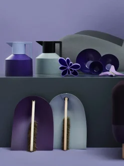 Normann Copenhagen Sopskyffel och kvast, ljusgrå