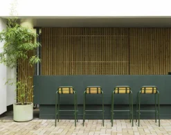 Normann Copenhagen Vig barstol, 75 cm, robiniaträ - mörkgrön