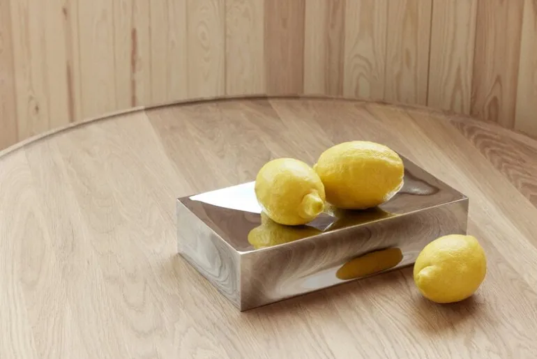 Northern Into vas, spegel