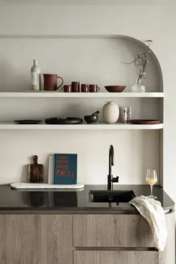 Northern Podium bräde, 65 cm, blandad vit marmor