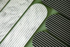 Northern Podium bräde, 40 cm, blandad vit marmor