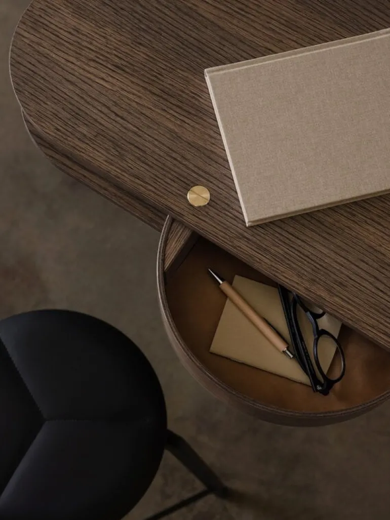 Northern Valet väggkonsol, rökt ek