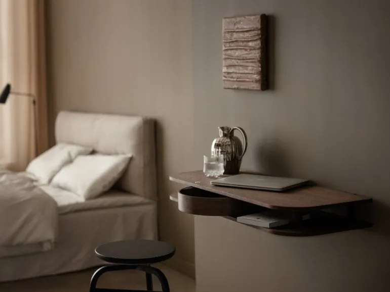 Northern Valet väggkonsol, rökt ek