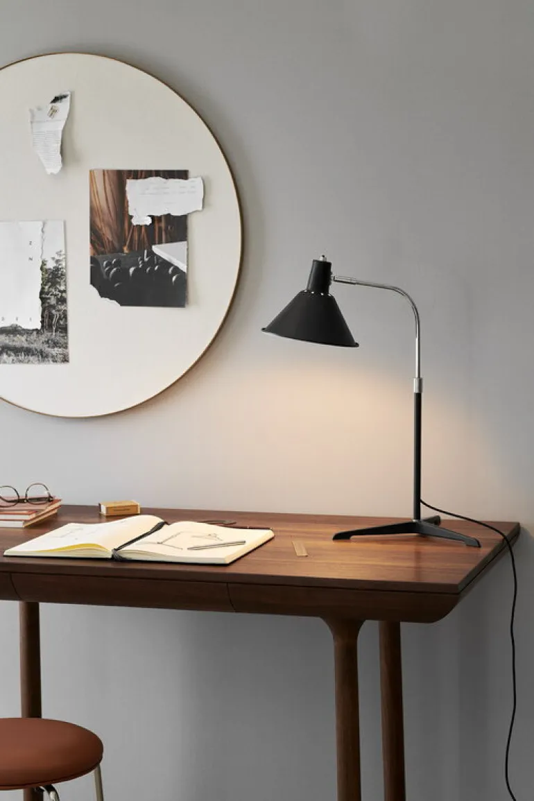 NUAD Arcon bordslampa, svart