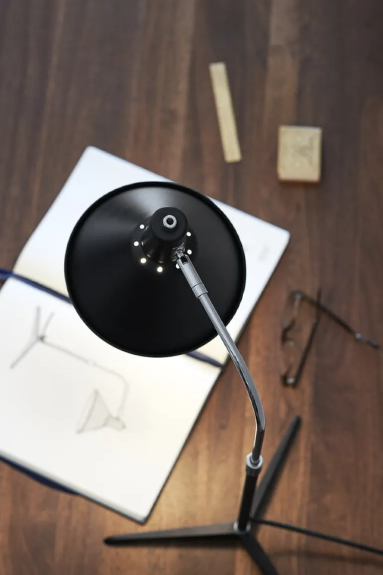 NUAD Arcon bordslampa, svart