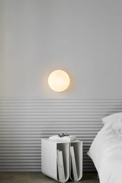 NUAD Opa vägglampa, opal