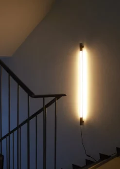 NUAD Radent vägglampa 135 cm, svart