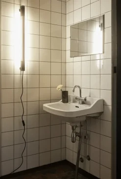 NUAD Radent vägglampa 70 cm, svart