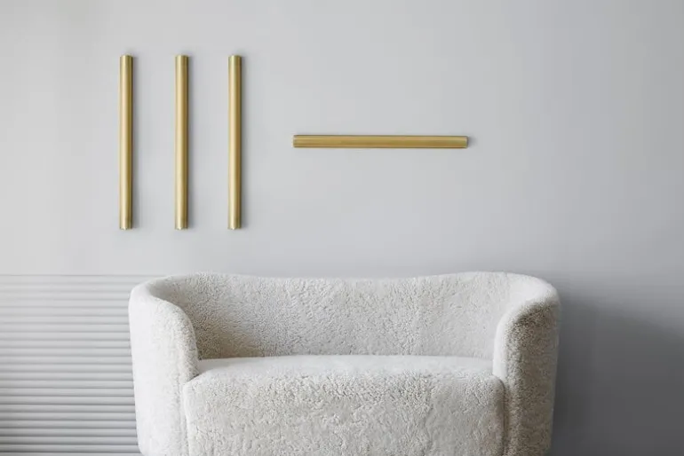 NUAD Radent vägglampa 70 cm, mässing