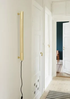 NUAD Radent vägglampa 70 cm, mässing