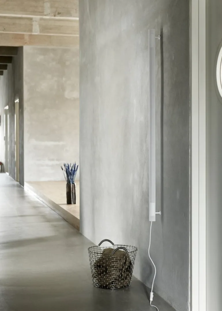 NUAD Radent vägglampa 135 cm, vit