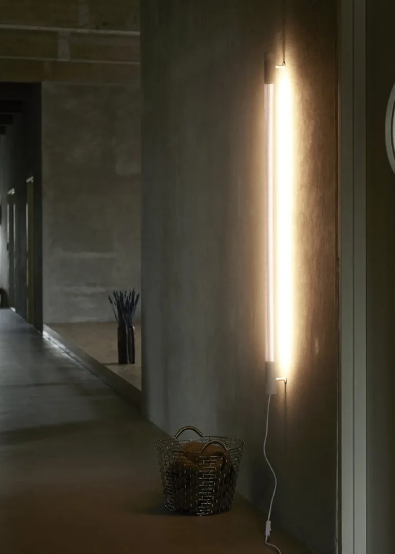 NUAD Radent vägglampa 135 cm, vit