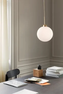 Nuura Apiales 1 pendellampa, stor, brushed brass - opal white