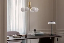 Nuura Apiales 6 pendellampa, brushed brass - opal white