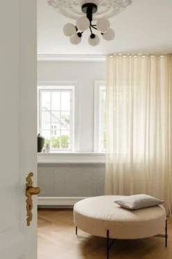 Nuura Apiales 6 taklampa, satin black - opal white