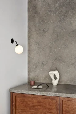 Nuura Apiales vägglampa, fast installation, satin svart - opal vit