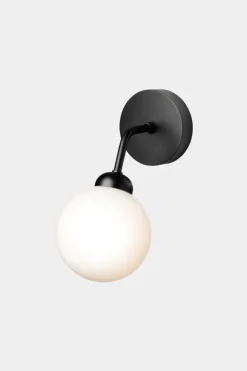 Nuura Apiales vägglampa, satinsvart - opalvit