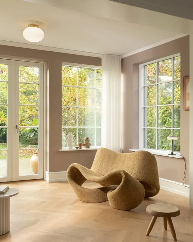 Nuura Blossi bordslampa, liten, svart - opal