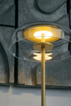 Nuura Blossi bordslampa, Nordic gold - klar