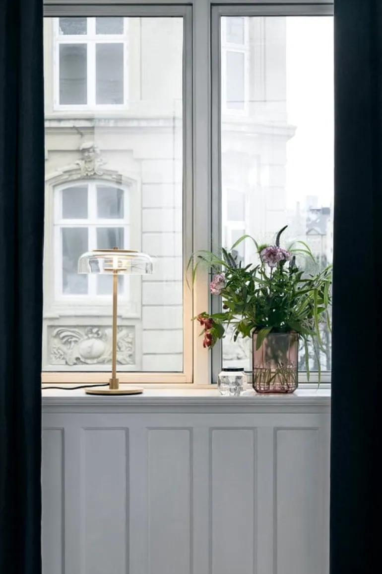 Nuura Blossi bordslampa, Nordic gold - klar