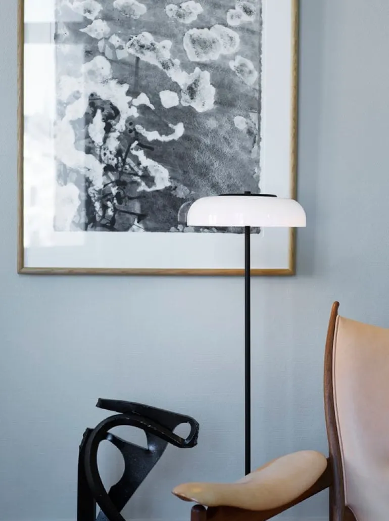 Nuura Blossi golvlampa, 29 cm, satin black - opal white