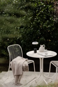 Nuura Blossi Mini bärbar bordslampa, svart - opal